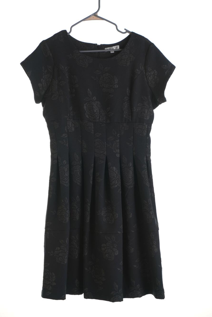 DE Collection Black Short Sleeve Dress